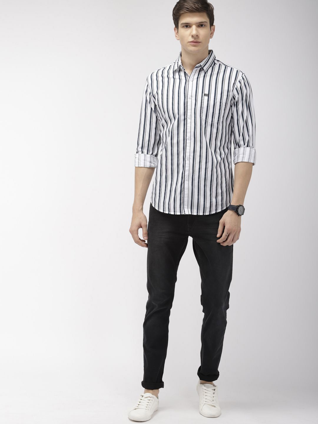 The Indian Garage Co Men White & Navy Blue Slim Fit Striped Casual Shirt