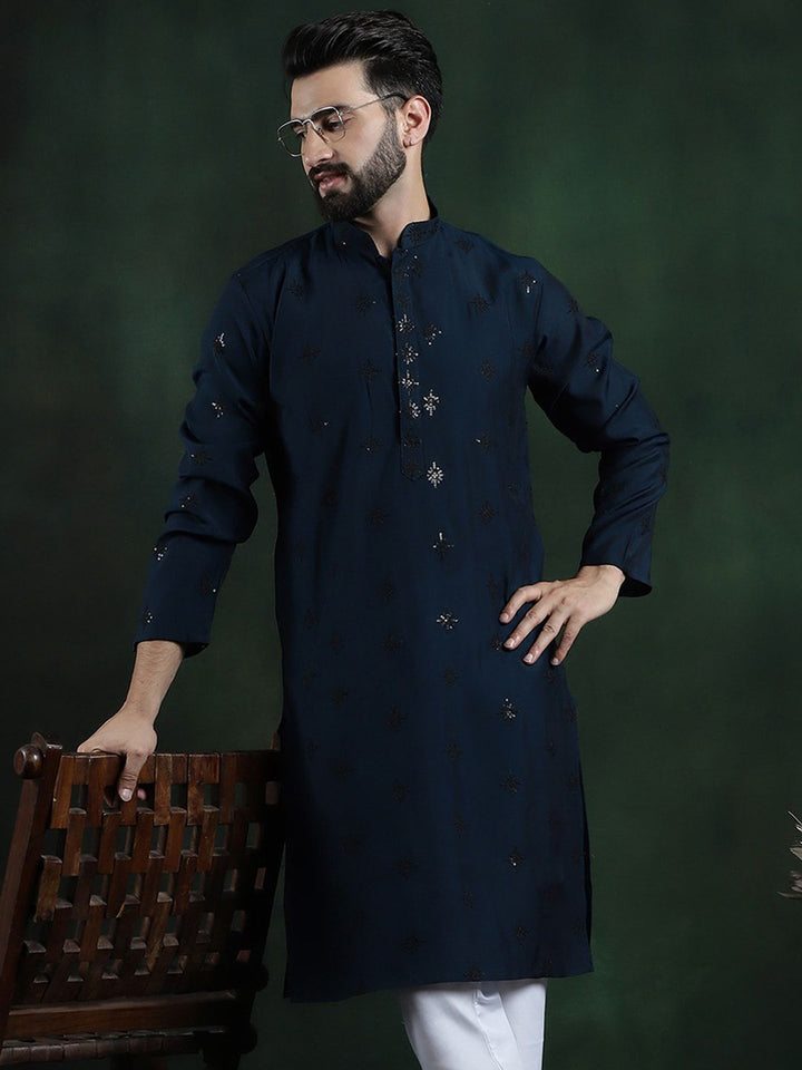 SOJANYA Motif Etnik Bersulam Kolar Mandarin Kurta Lurus Labuci