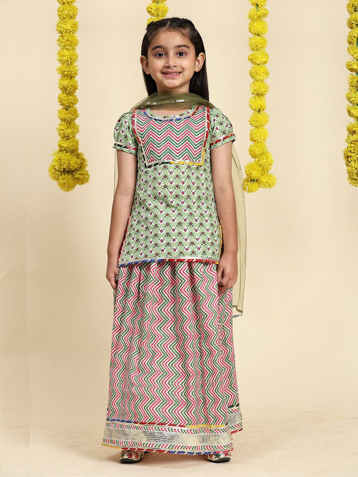 Cutiekins Girls Floral Printed Gotta Patti Pure Cotton Straight Kurta With Skirt & Dupatta