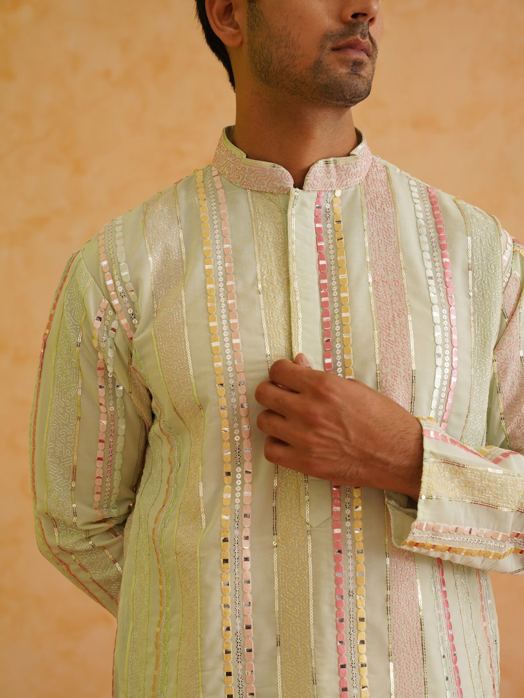 SOJANYA LUXE Kolar Mandarin Sulam Kurta Labuci Biasa dengan Piyama