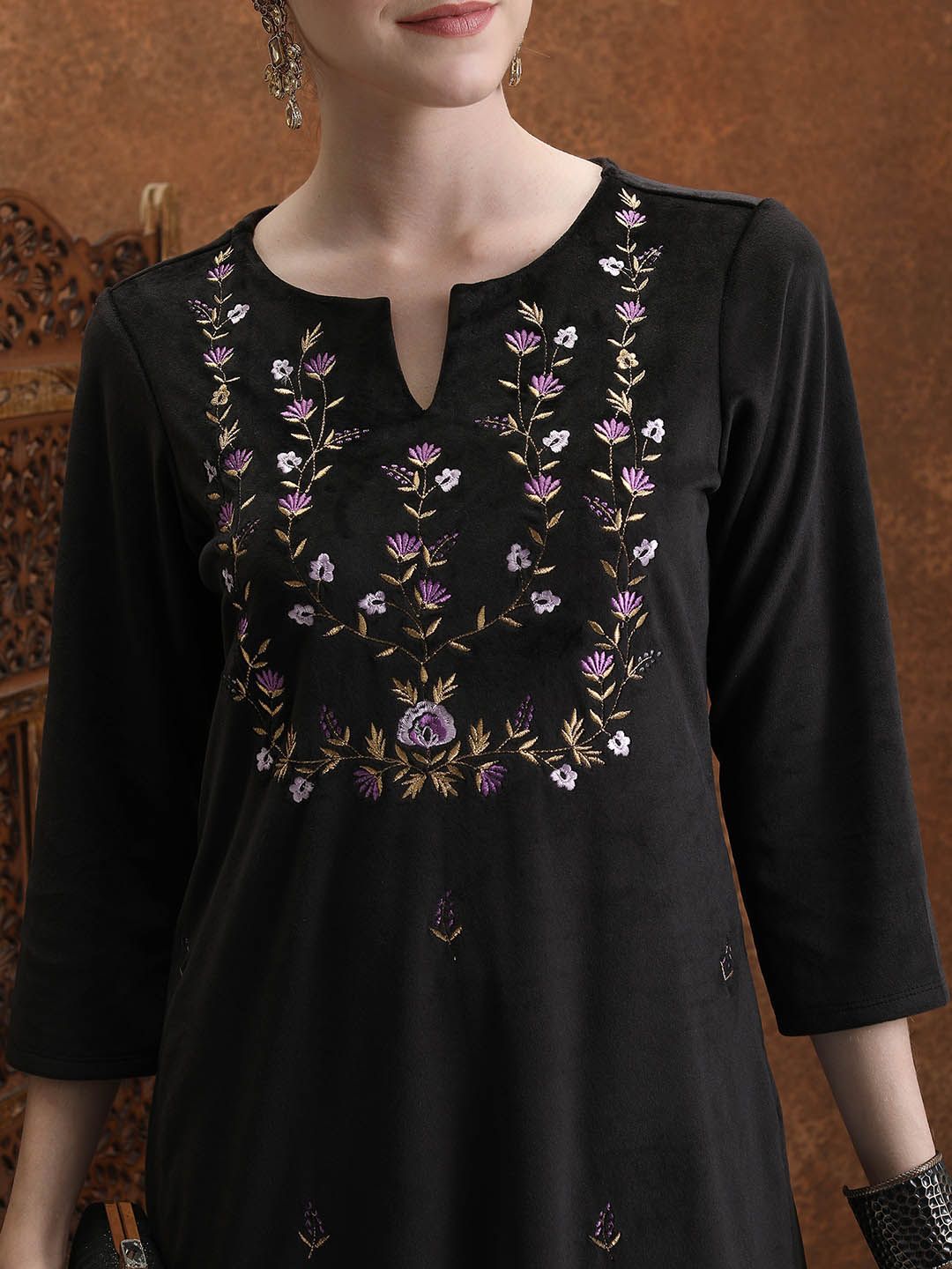 Vishudh Black Floral Embroidered Thread Work Straight Kurta
