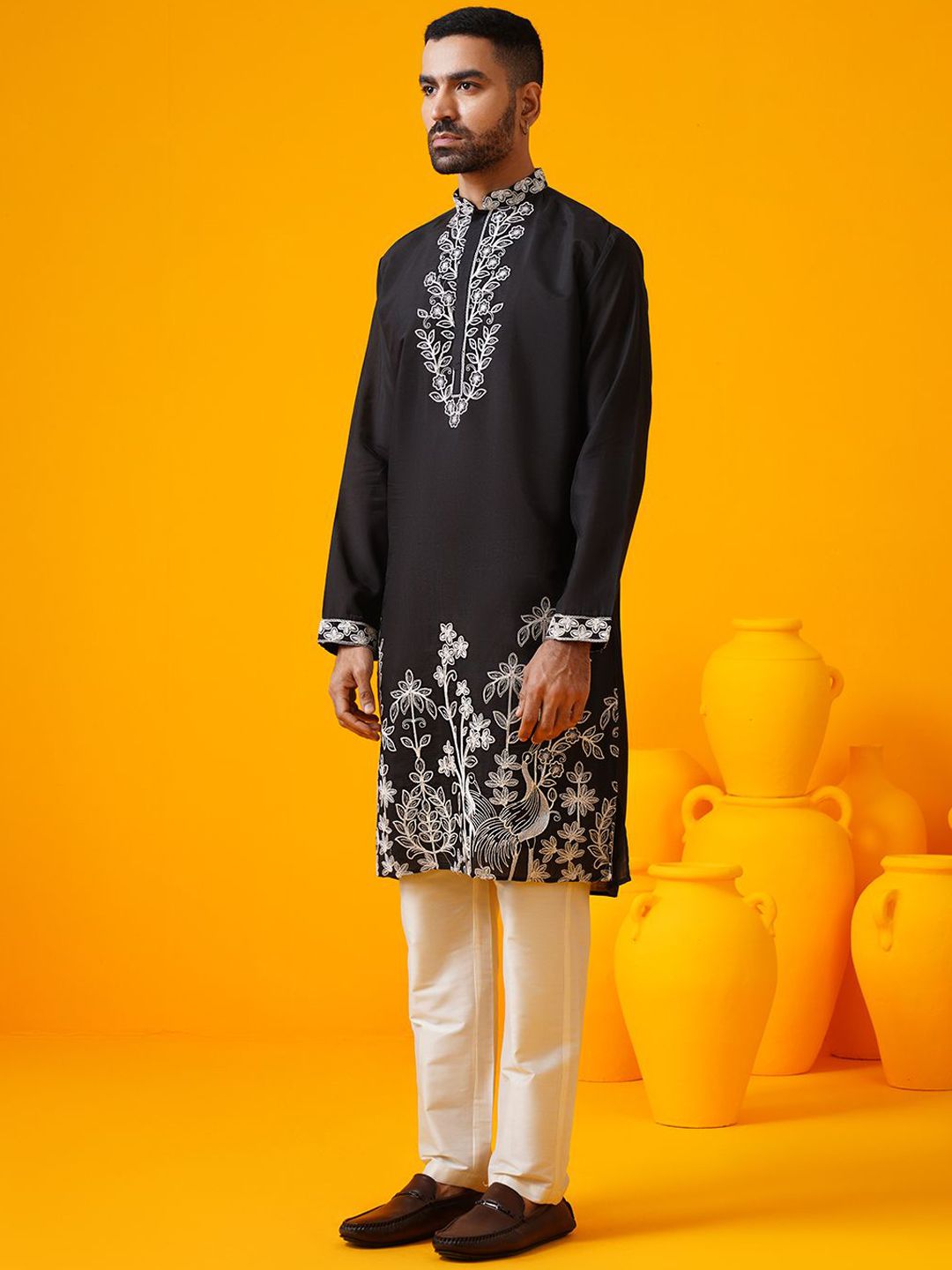 SOJANYA LUXE Floral Embroidered Mandarin Collar Straight Kurta