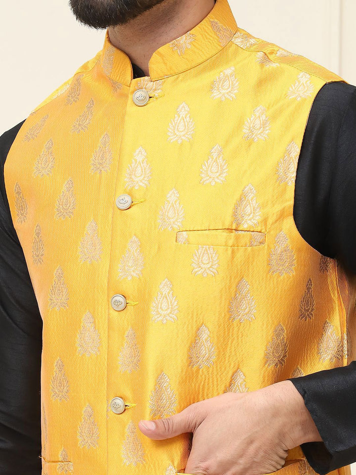 SOJANYA Mandarin Collar Kurta with Churidar With Nehru jacket