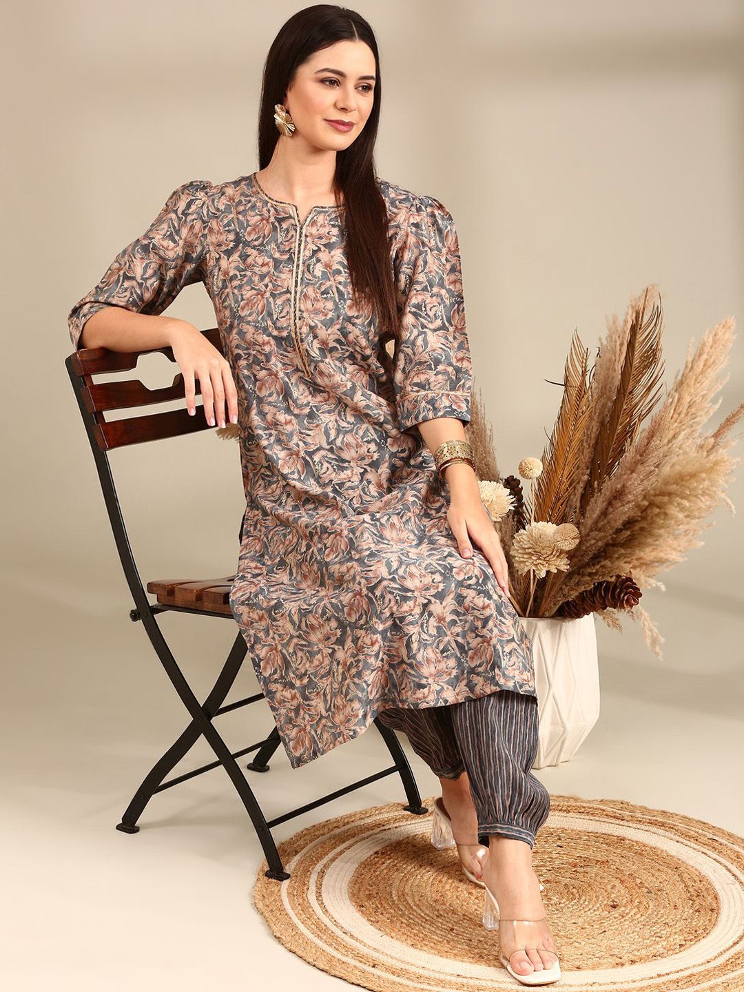 Anouk Grey Floral Printed Gotta Patti Straight Kurta With Trouser