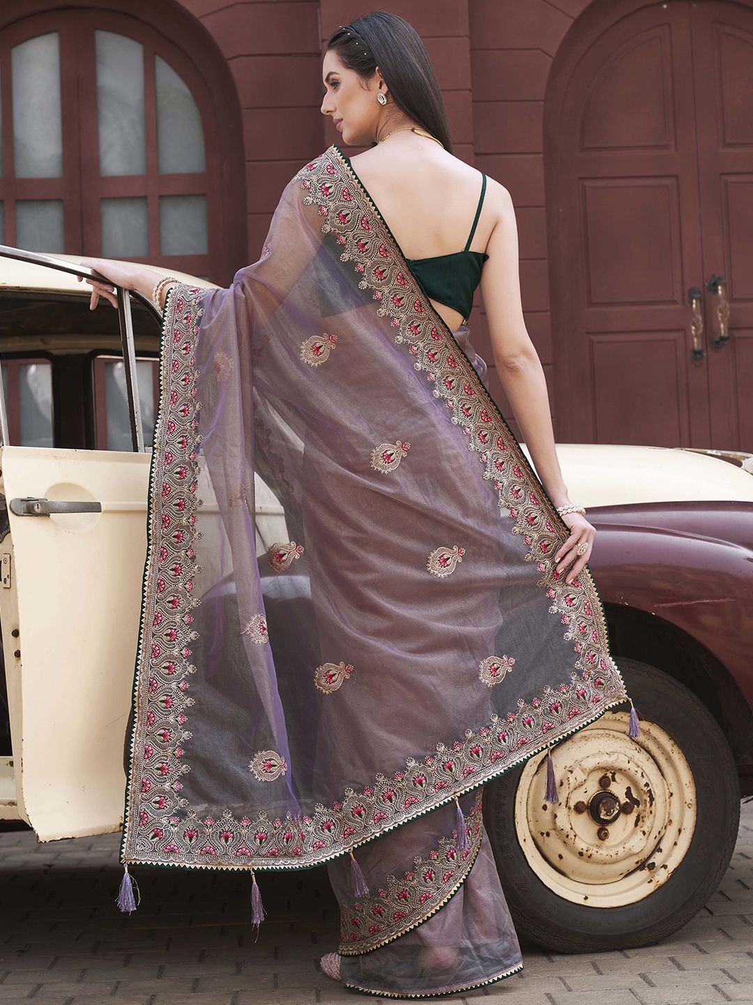 Tikhi Imli Ethnic Motifs Embroidered Net Saree