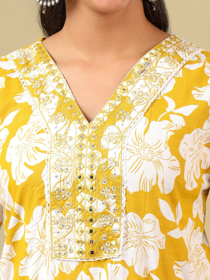 Mamicha Women Floral Printed Regular Mirror Work Pure Cotton Kurta with Trousers & With Dupatta