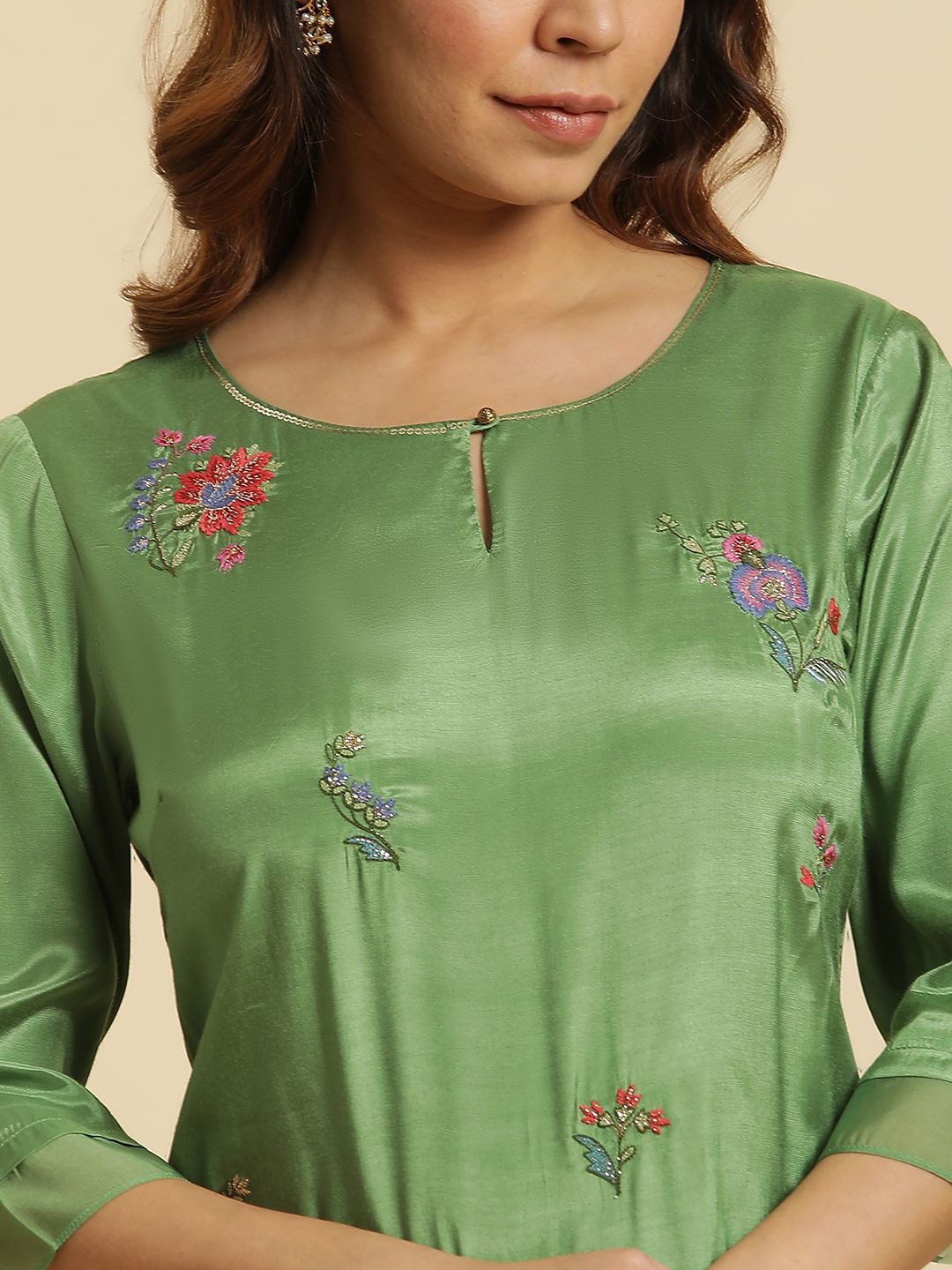 W Embroidered Thread Work Keyhole Neck Straight Kurta