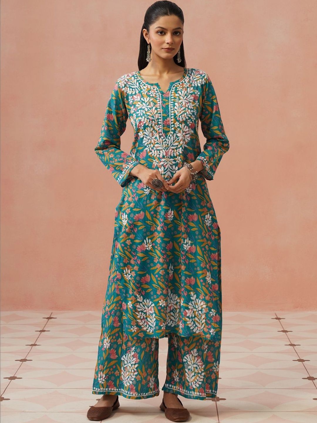 Rumah Wanita Chikankari Bercetak Kurta Chikankari Biasa dengan Seluar