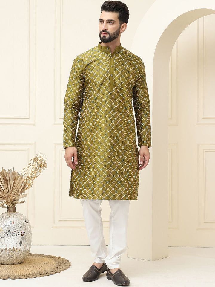 SOJANYA Geometric Embroidered Regular Cotton Silk Kurta With Pyjama
