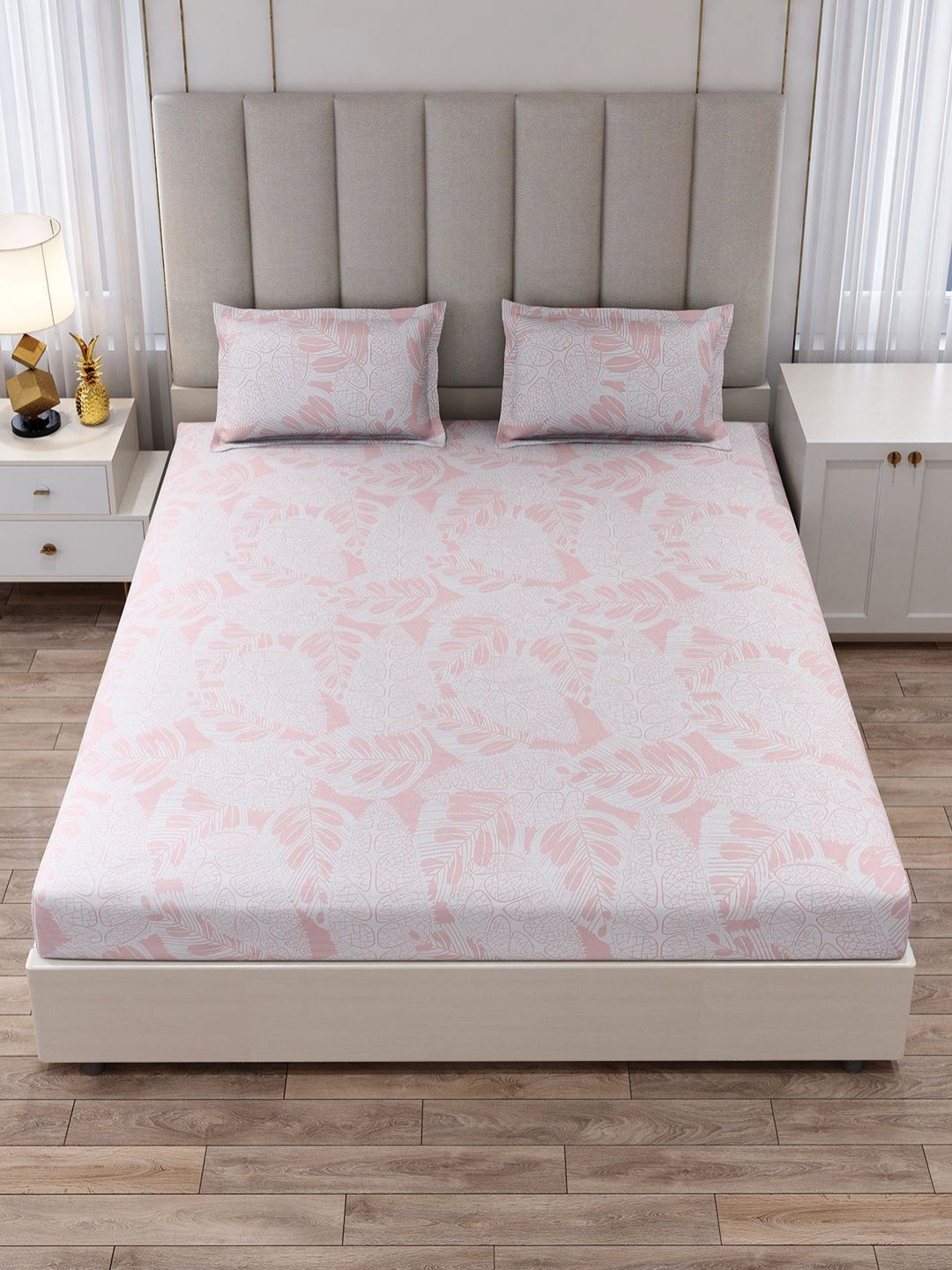 Monte Carlo Peach-Coloured & White Floral Printed 130 TC King Bedsheet Set 2.75 m x 2.75 m