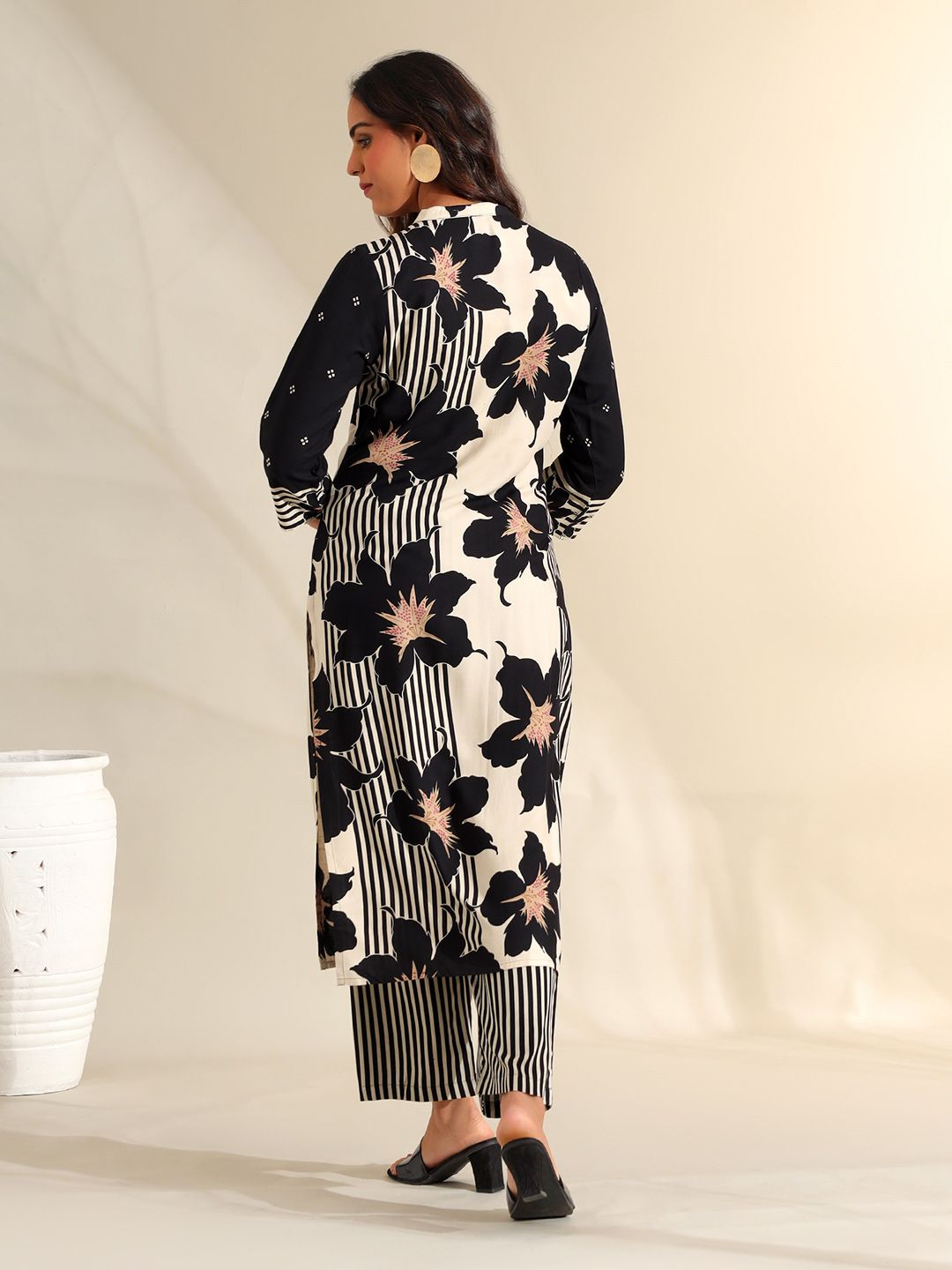 Mamicha Women Floral Printed Regular Beads and Stones Pure Cotton Kurta with Palazzos