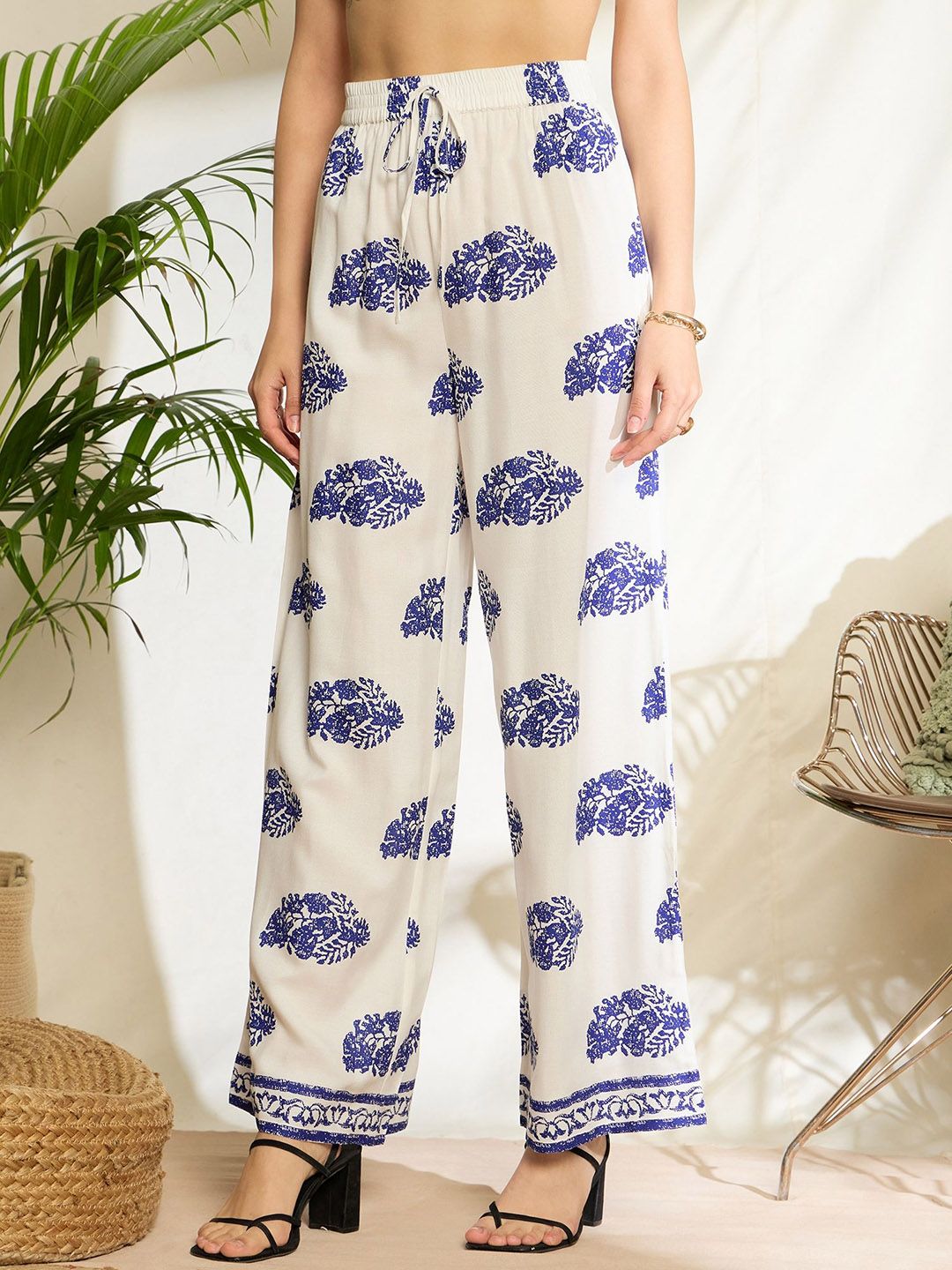 Berrylush Women Floral Printed High-Rise Trousers