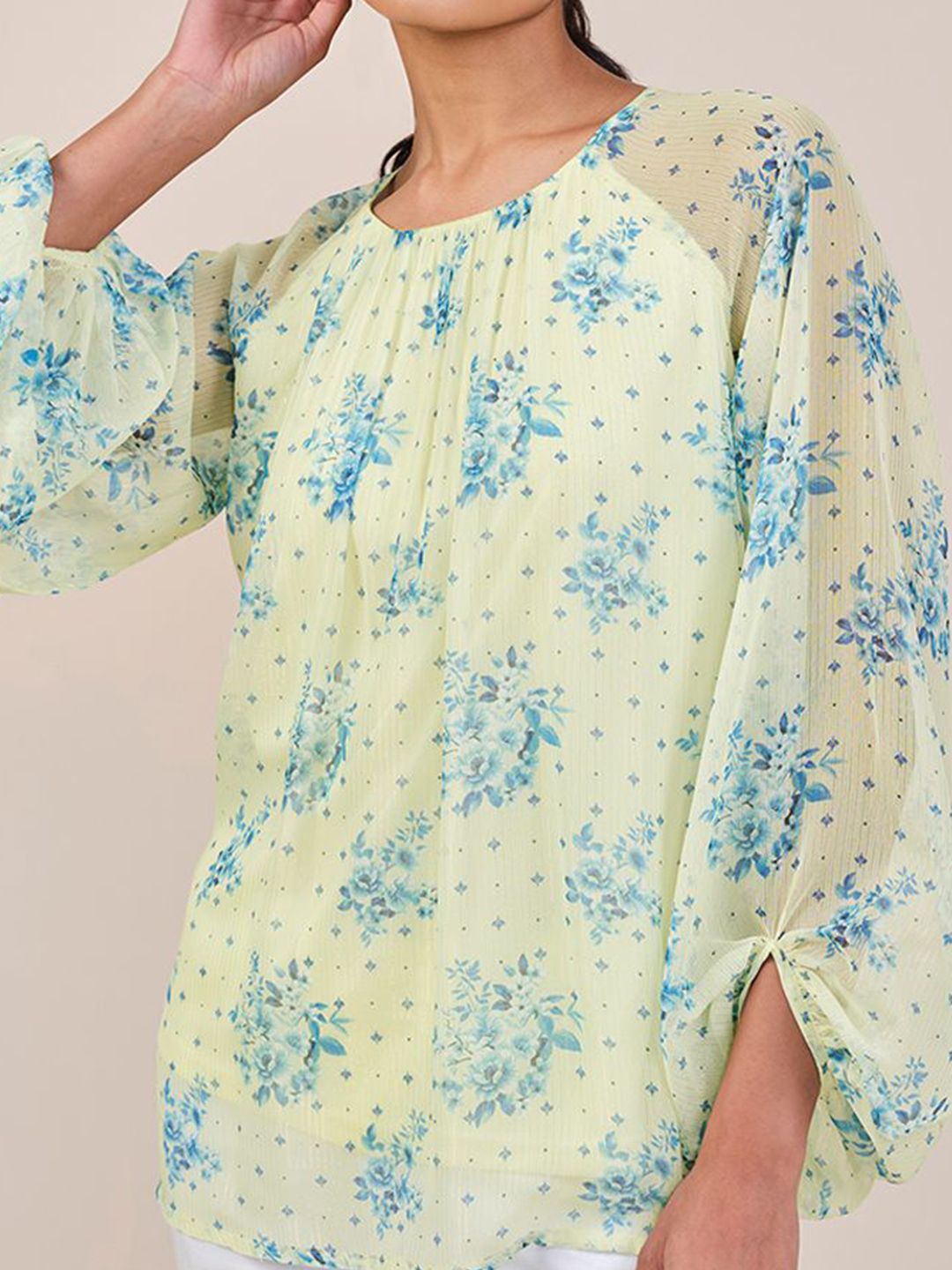 Global Desi Floral Printed Round Neck Blouson Top