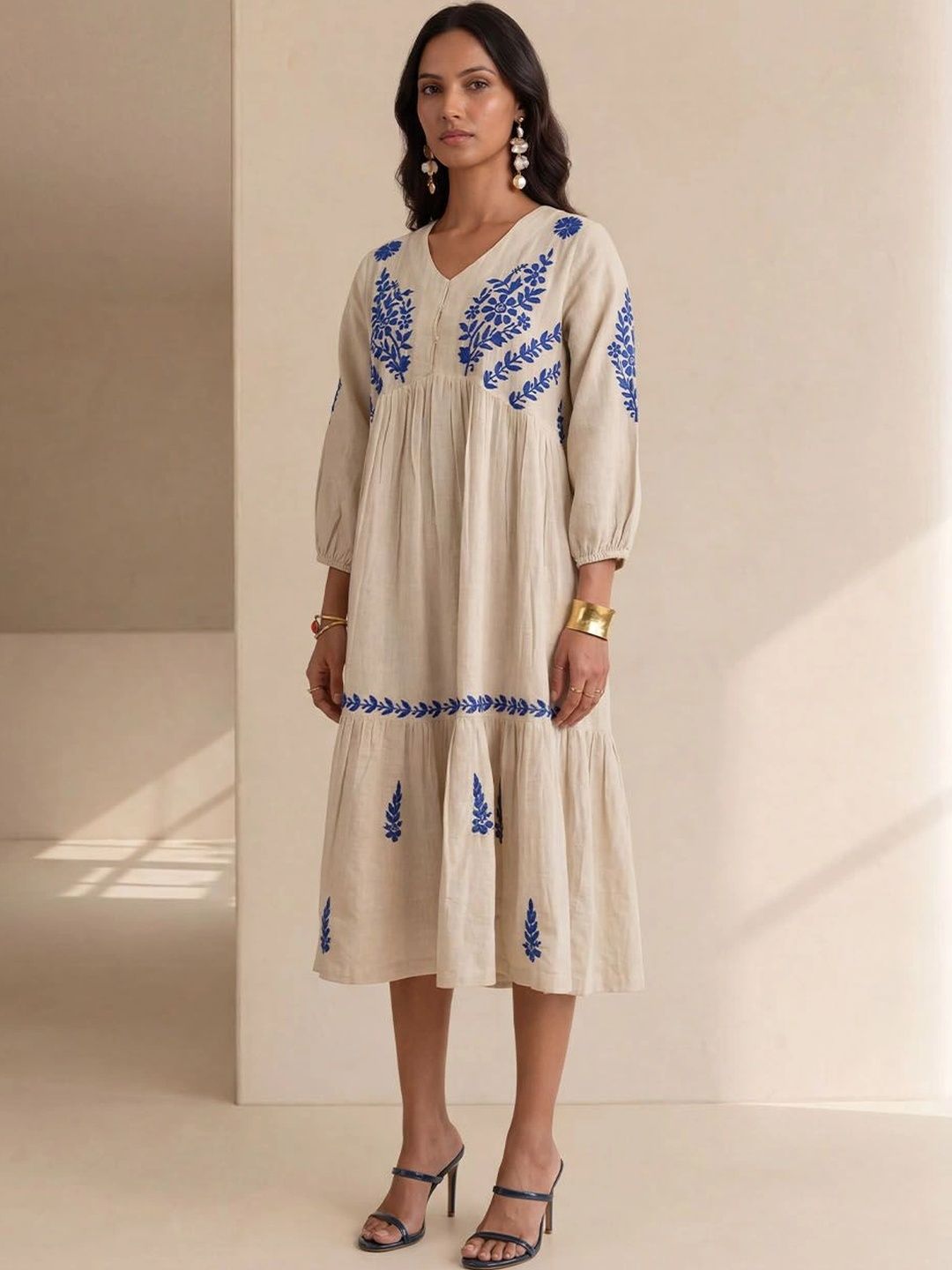 Pakaian Midi A-Line Bersulam Bunga Rumah Chikankari