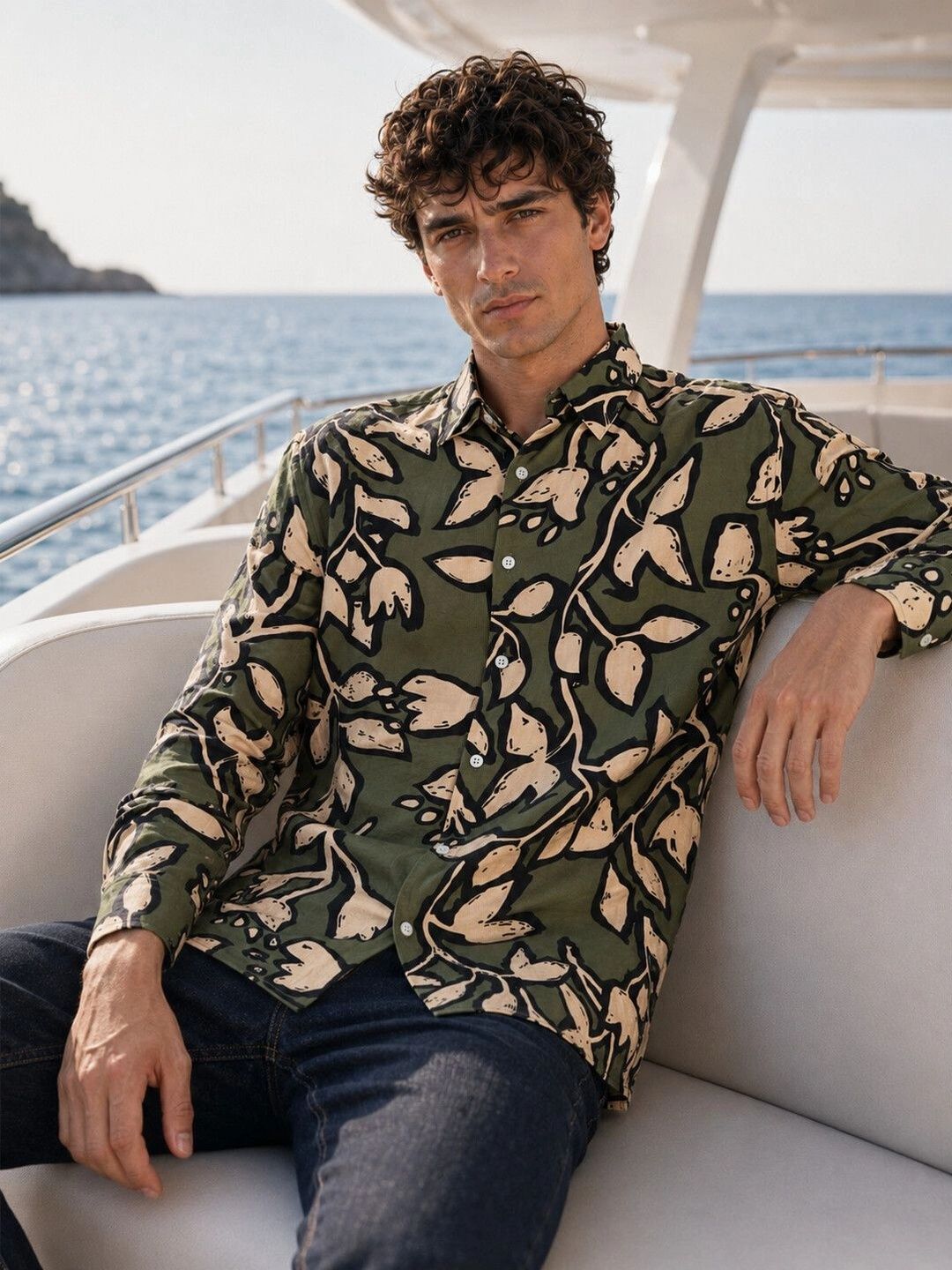 Eszett Floral Printed Spread Collar Casual Shirt