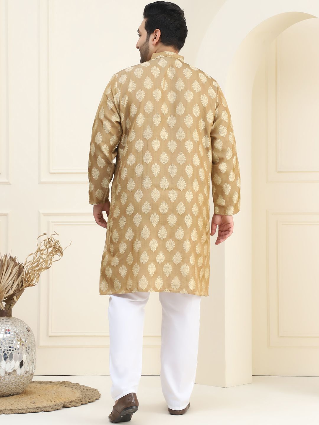 SOJANYA PLUS Plus Size Ethnic Motifs Thread Work Straight Kurta with Pyjamas