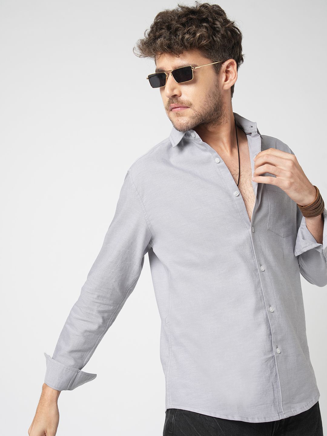 VASTRADO Men Classic Slim Fit Solid Cutaway Collar Cotton Casual Shirt