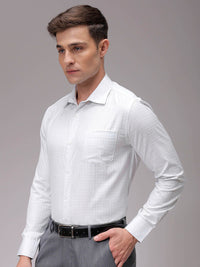 The Indian Garage Co. X Luxe Men Slim Fit Opaque Checked Formal Shirt