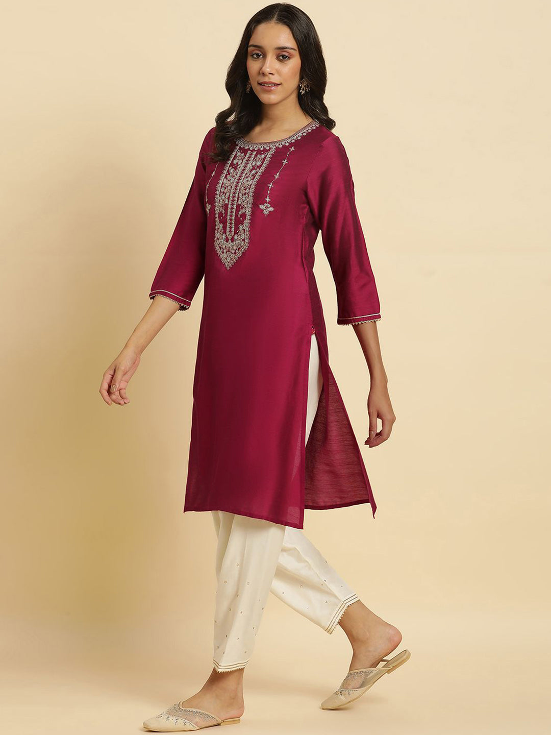 W Round Neck Floral Embroidered Straight Kurta