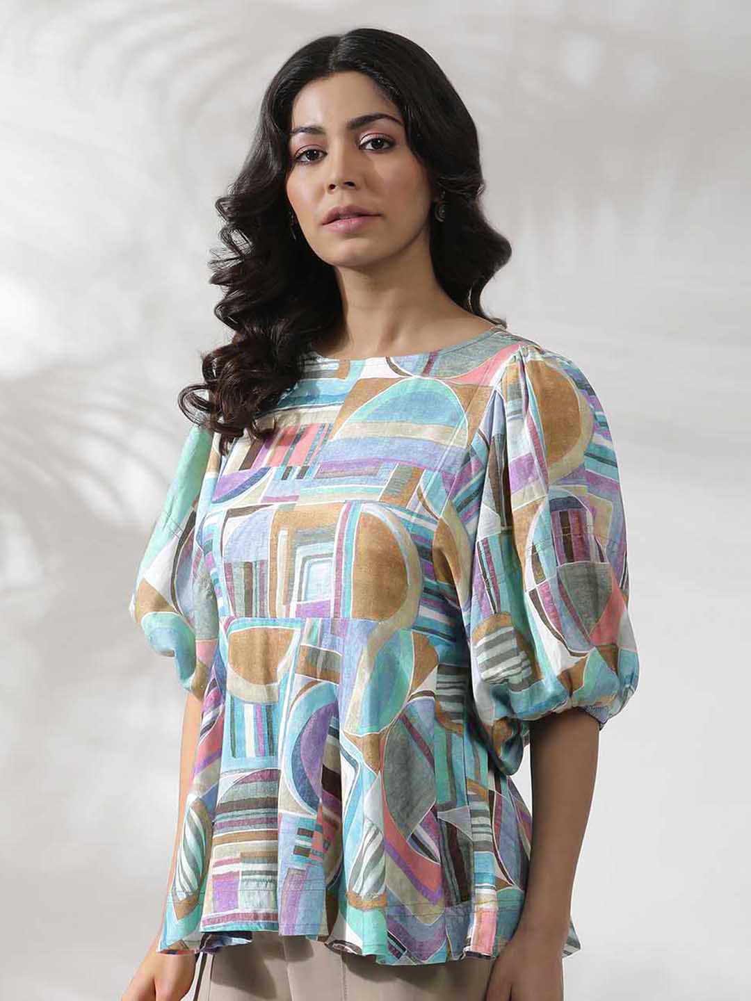 W Geometric Printed Puffed Sleeves Top
