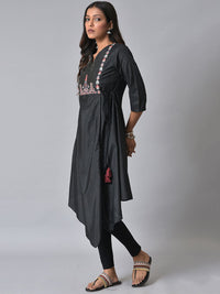 W Geometric Embroidered V-Neck Thread Work Straigth Kurta