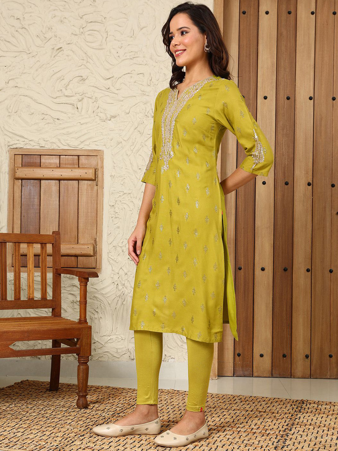 W Women Ethnic Motifs Embroidered Flared Sleeves Thread Work Kurta