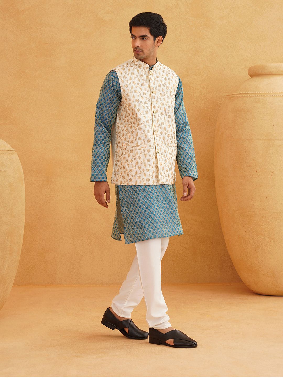 SOJANYA Men Blue Ethnic Motifs Kurta with Pyjamas & Nehru Jacket