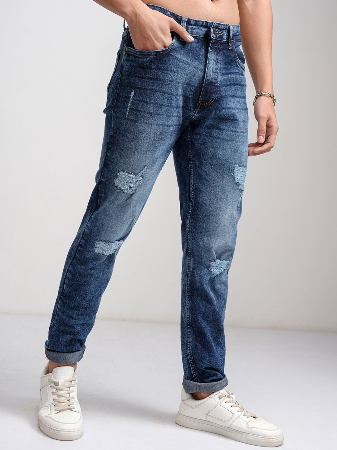 HIGHLANDER Men Blue Tapered Fit Mid-Rise Mildly Distressed Light Fade Stretchable Jeans