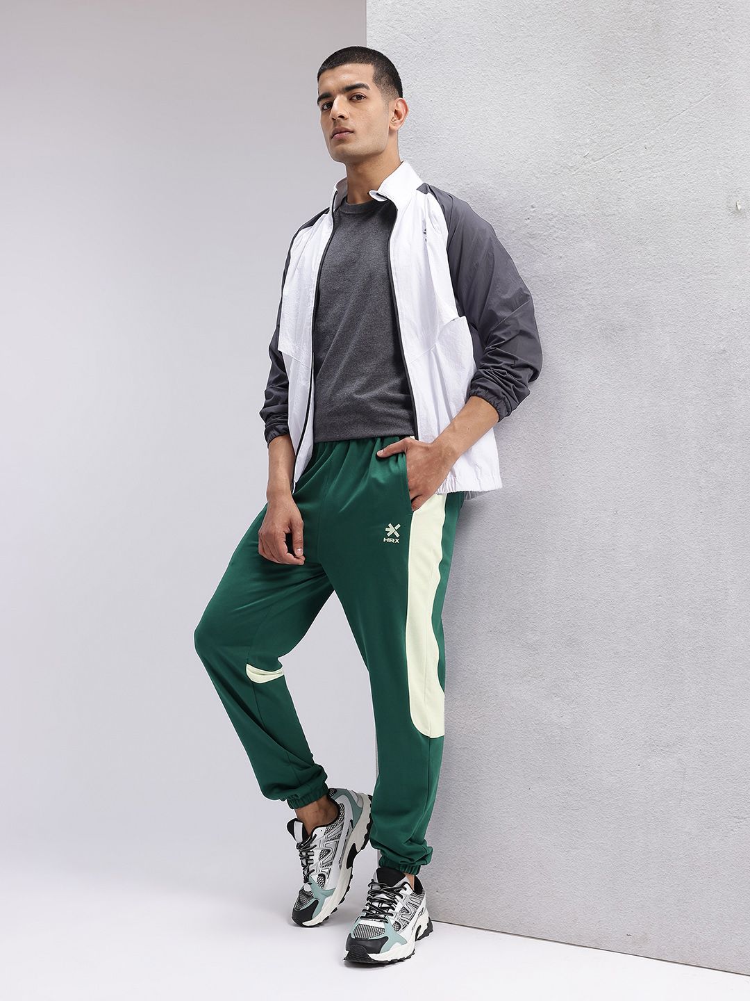 HRX by Hrithik Roshan Men Colorblocked Mid-Rise Regular Fit Lifestyle Joggers