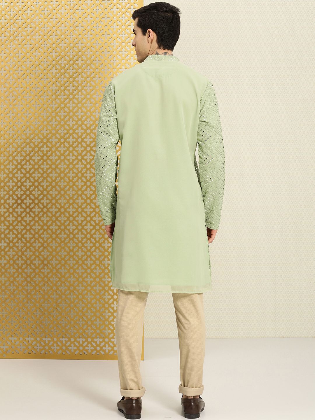 House of Pataudi Men Green Embellished Mirror Work Jashn Kurta