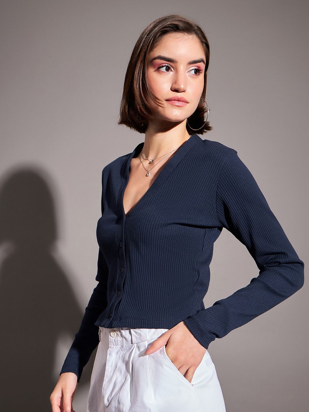 SASSAFRAS V-Neck Long Sleeves Knitted Crop Top