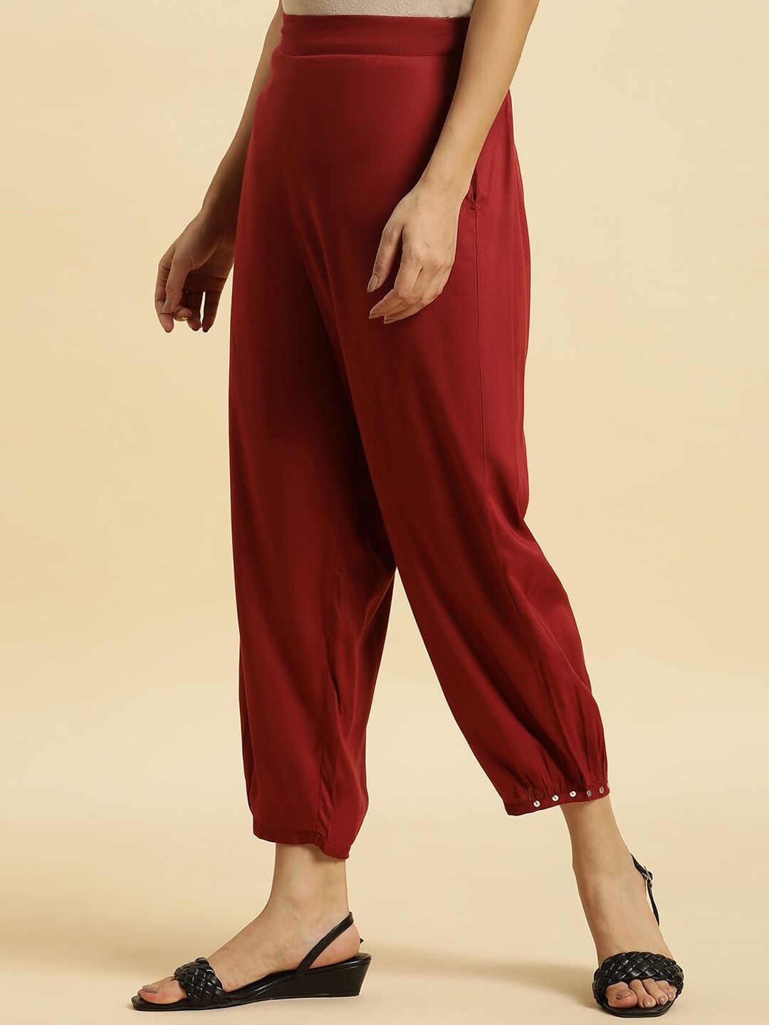W Women Straight Fit Mid-Rise Plain Cropped Trousers