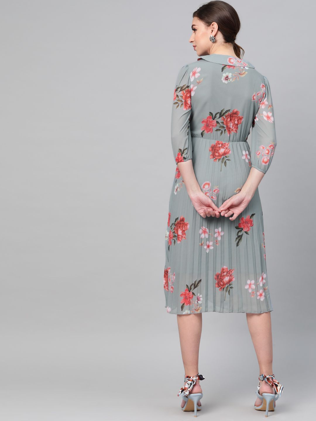 SASSAFRAS Grey & Peach-Coloured Floral Printed Accordian Pleat Fit & Flare Dress
