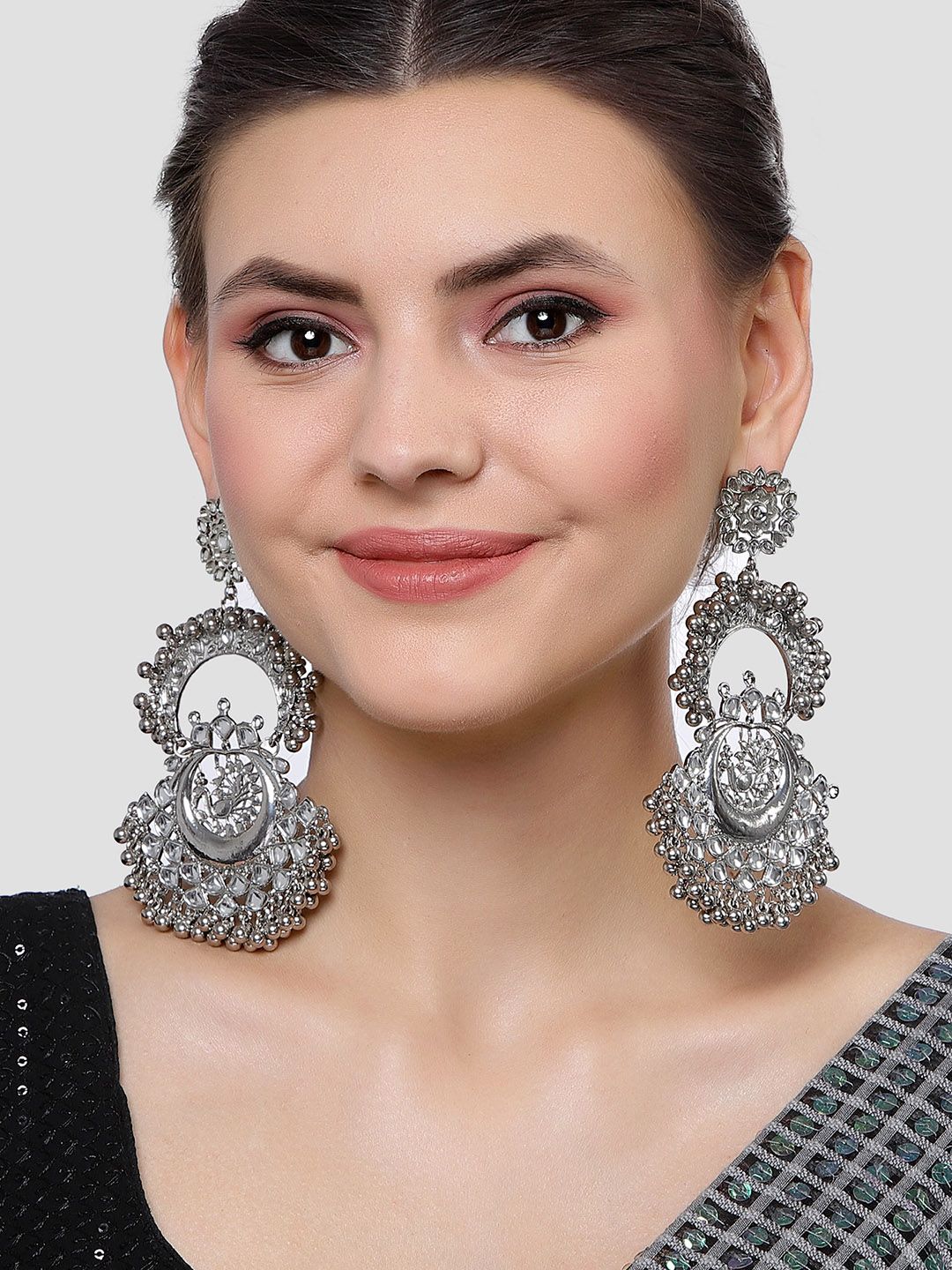 Anting-anting Chandbalis klasik Karatcart Silver & White