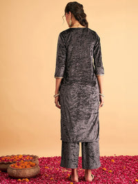 Shae by SASSAFRAS Embroidered Yoke Design Round Neck Velvet Kurta