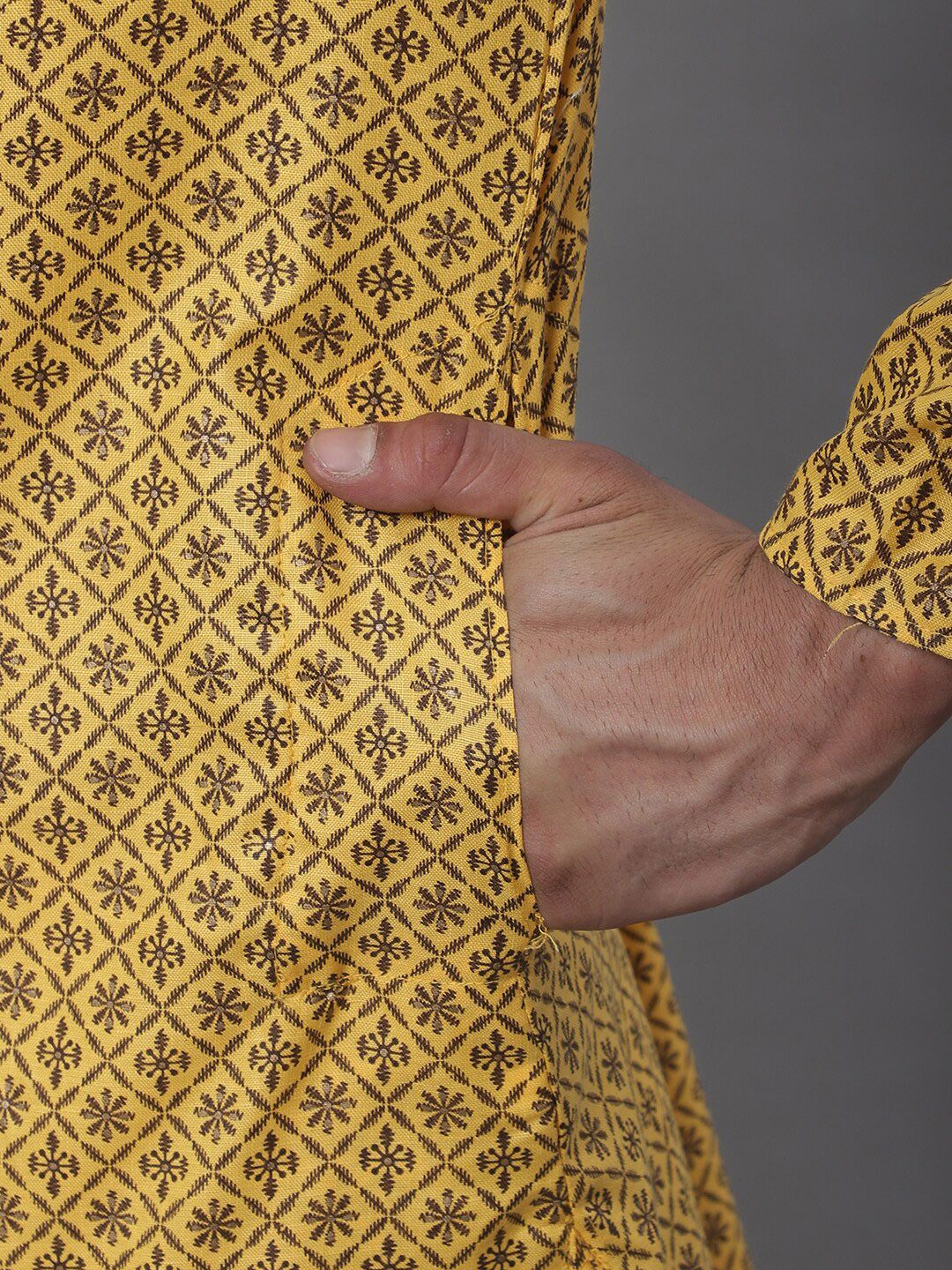 SOJANYA Men Geometric Printed Cotton Linen Kurta