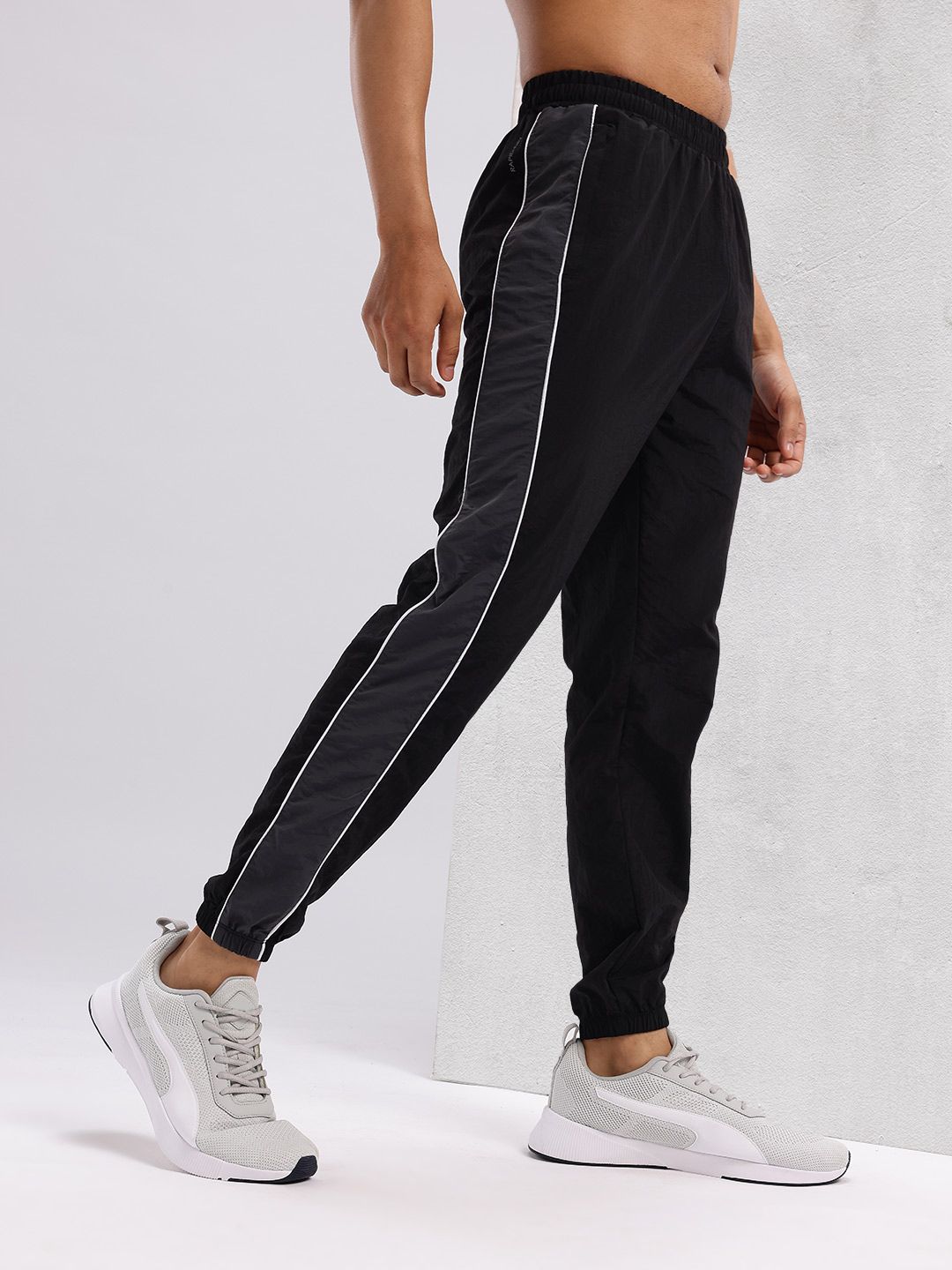HRX by Hrithik Roshan Men Contrast Stitching Mid-Rise Rapid-Dry Running Joggers