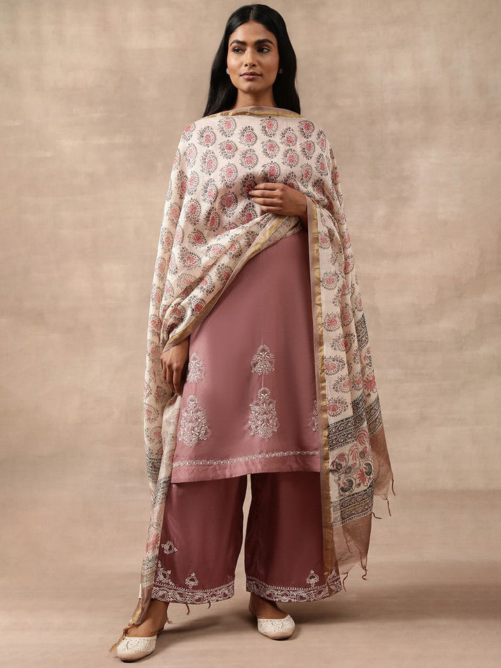 W The Folksong Collection Thread Work Embroidered Cotton Silk Straight Kurta