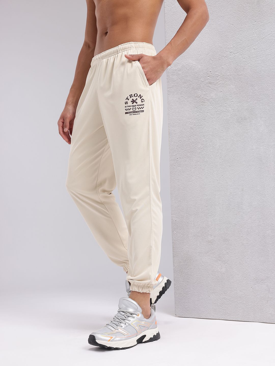 HRX by Hrithik Roshan Men Mid-Rise Typography Print Rapid-Dry Training Joggers