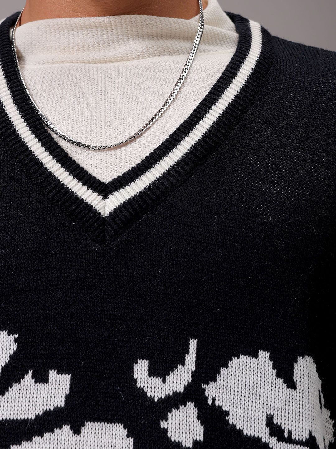The Indian Garage Co Men Printed V-Neck Pullover Sweater