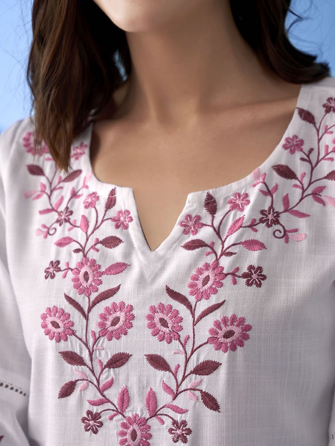 Anouk Floral Embroidered Thread Work Liva Thread Work Kurti