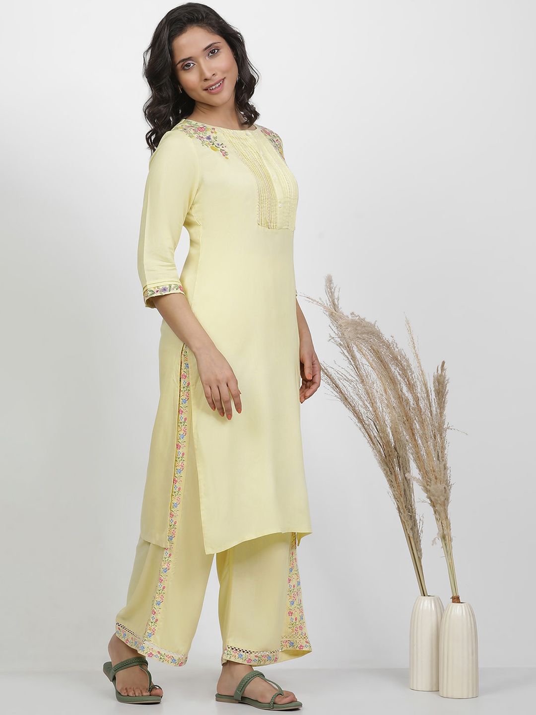 W Floral Embroidered Regular Thread Work Kurta with Trousers