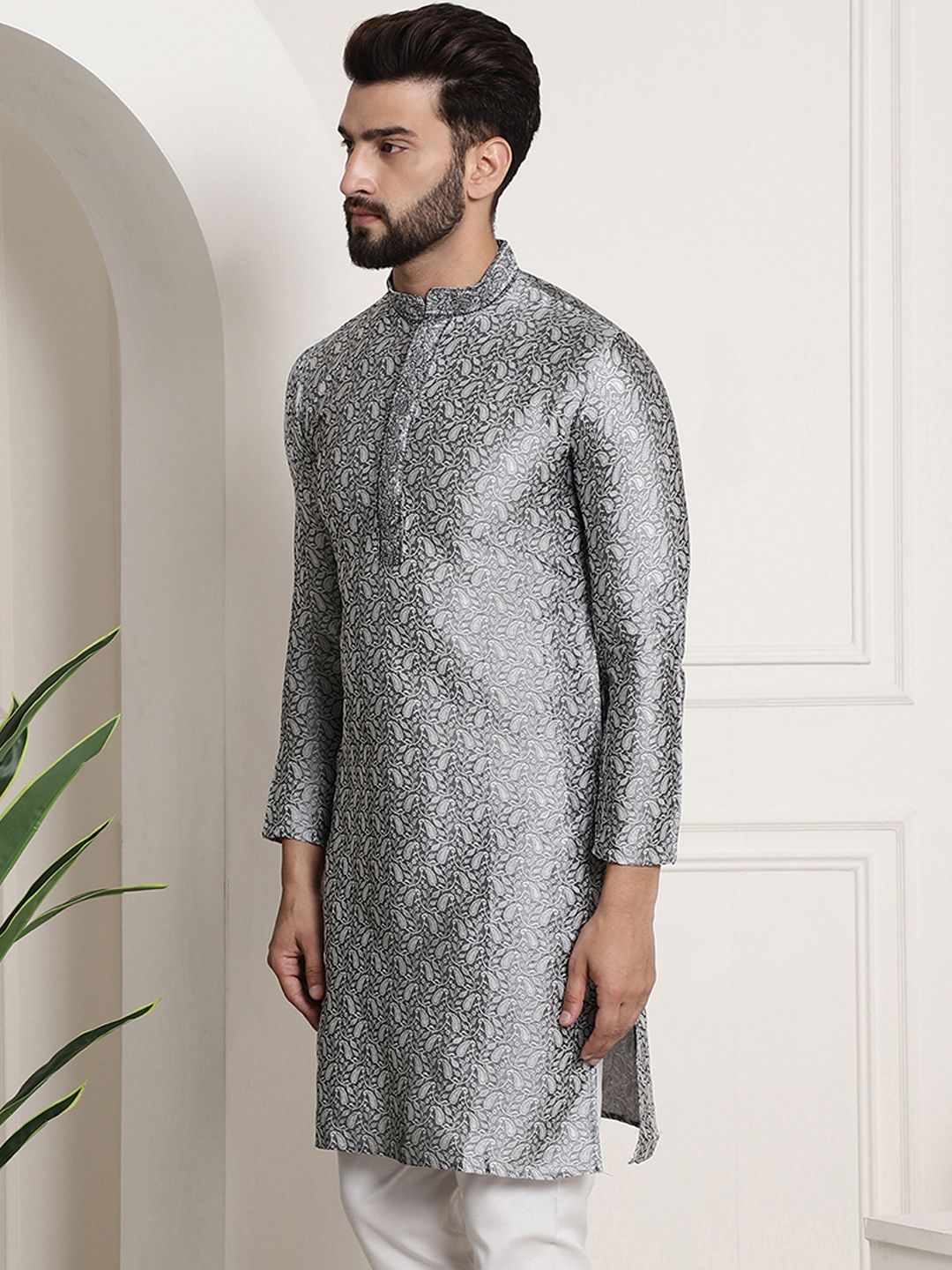 SOJANYA Paisley Woven Design Mandarin Collar Thread Work Long Sleeves Straight Kurta