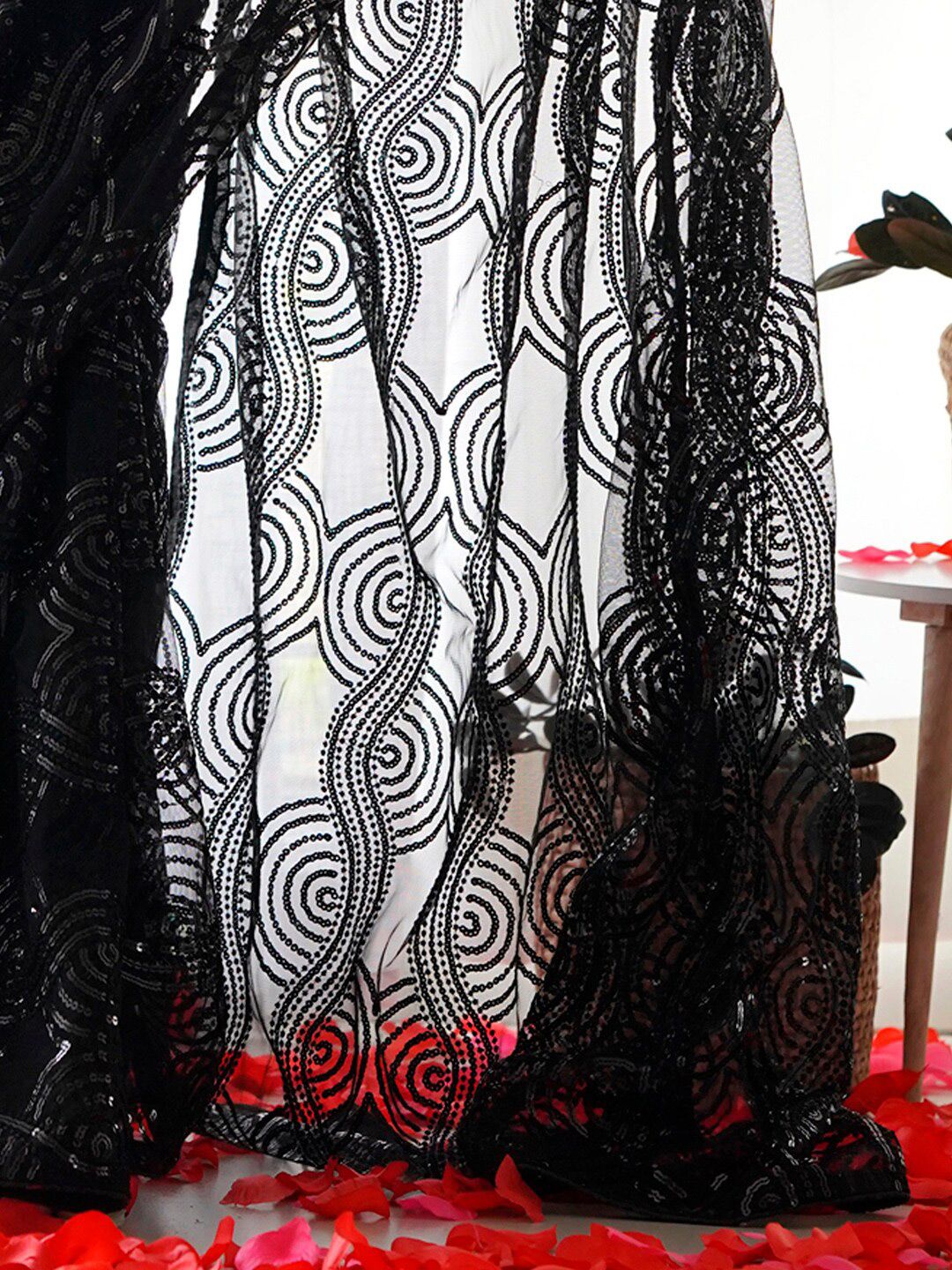 Saree mall Embellished Sequinned Net Sarees