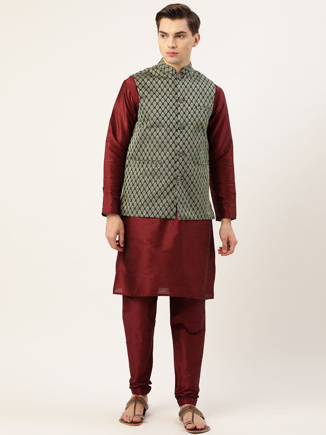 SOJANYA Men Maroon & Green Kurta with Churidar