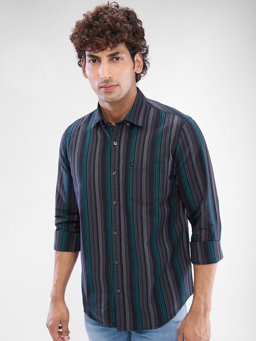 SPYKAR Men Slim Fit Opaque Striped Casual Shirt