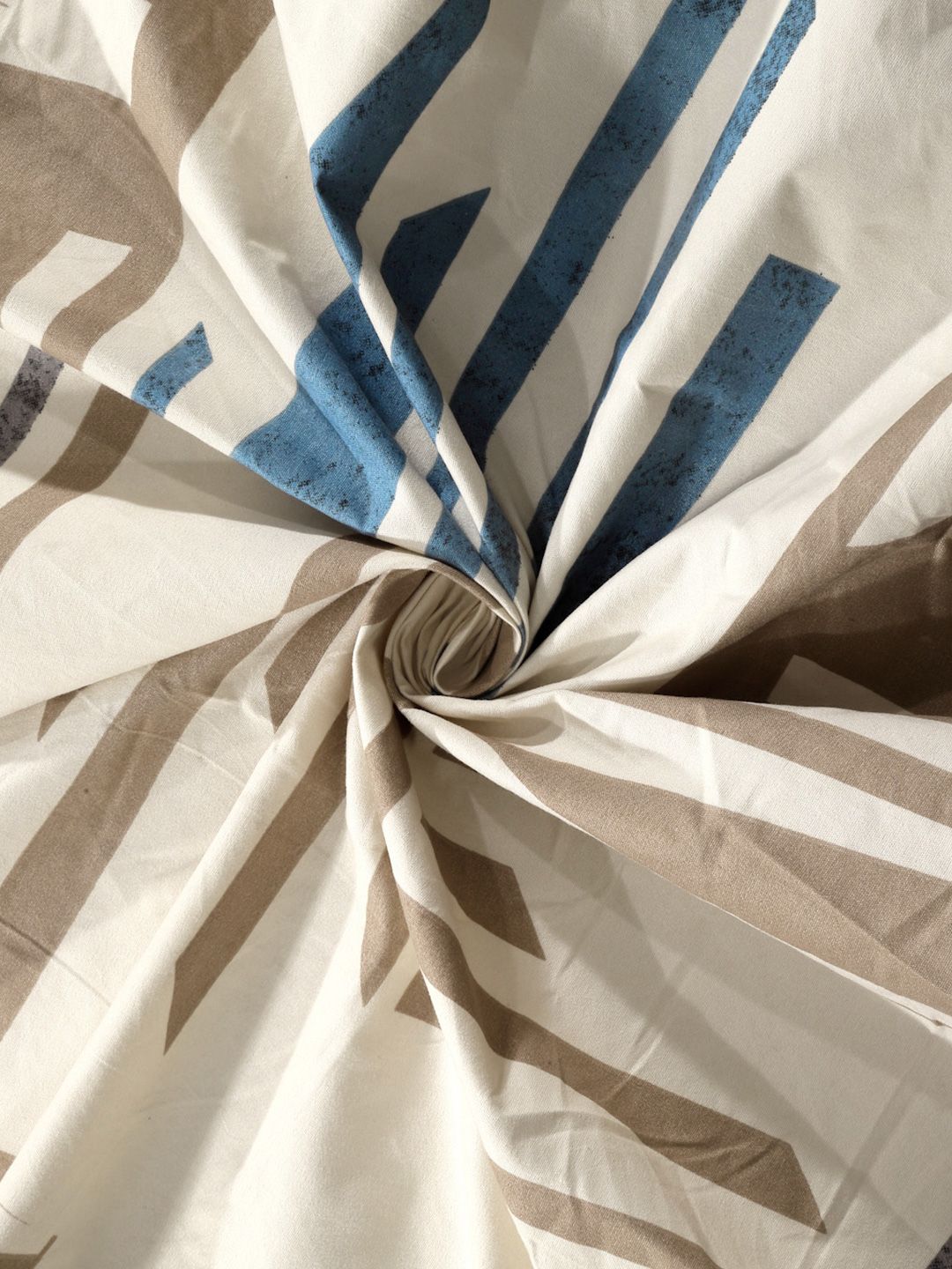 KLOTTHE White Abstract Cotton 300 TC King Fine Bedsheet with 2 Pillow Covers-98 x 89 inches