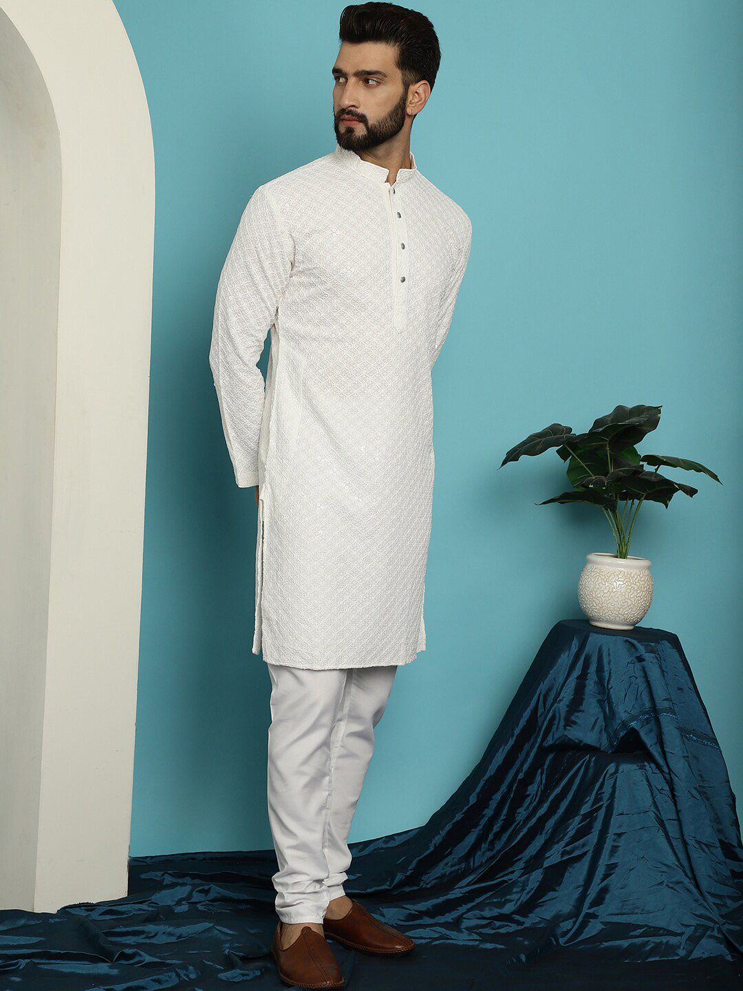 SOJANYA Kurta Kapas Tulen Kolar Mandarin Sulam Geometrik dengan Churidar