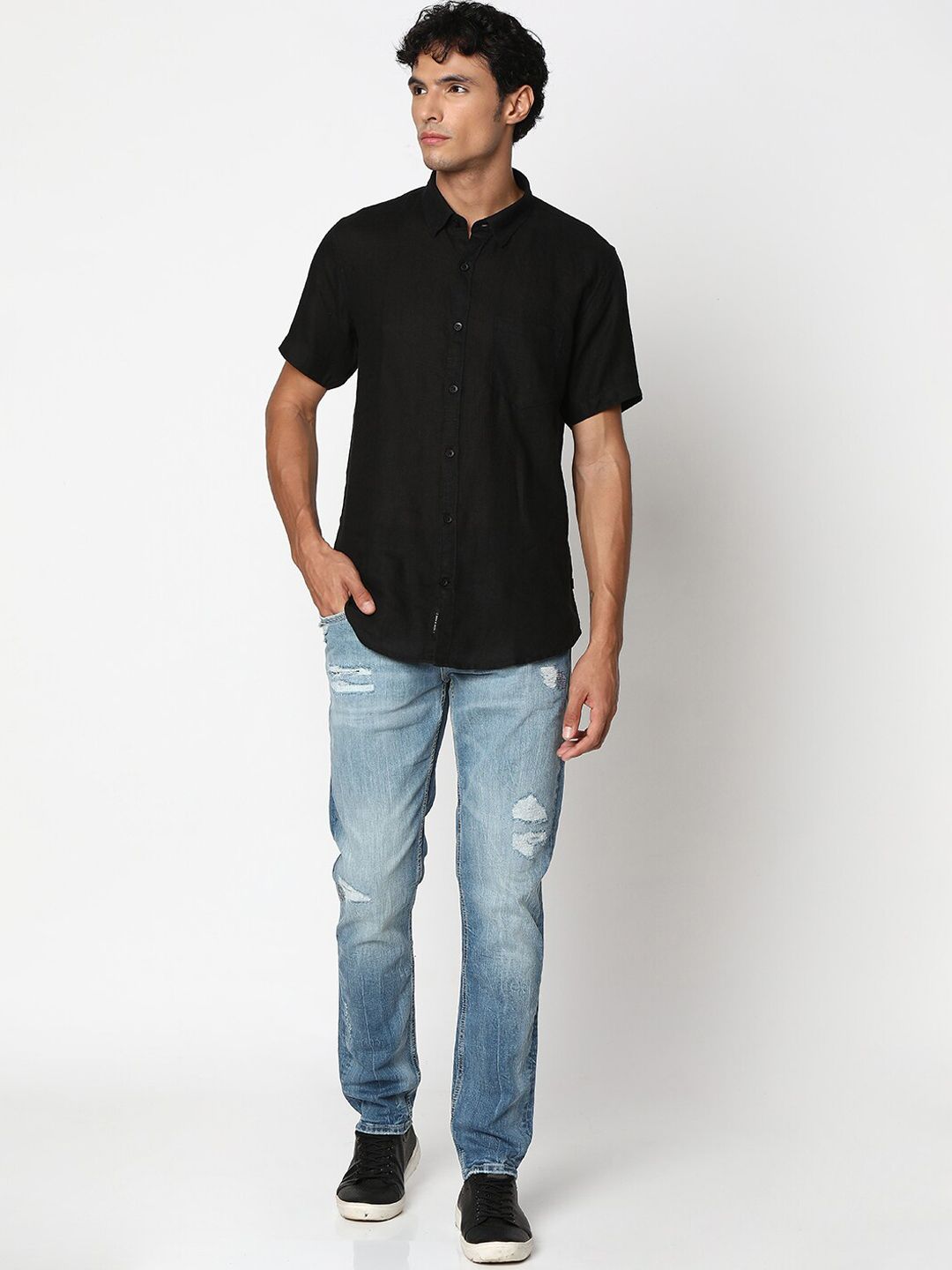 SPYKAR Men Slim Fit Low-Rise Mildly Distressed Heavy Fade Stretchable Jeans