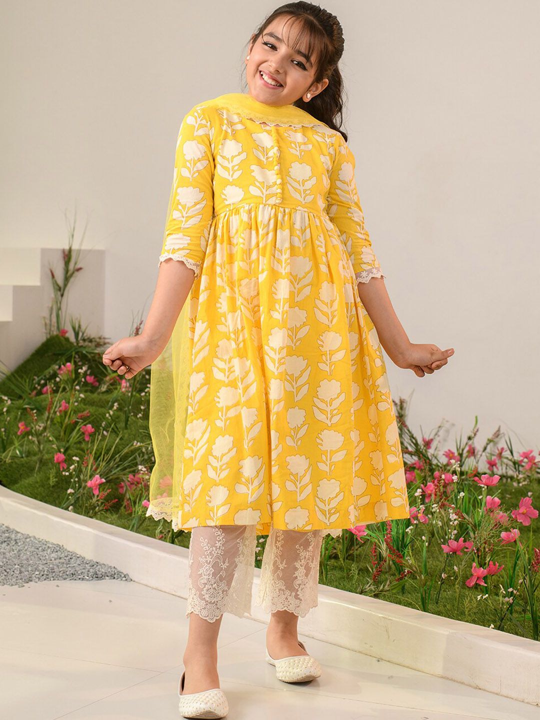 pspeaches Girls Floral Printed Regular Pure Cotton Kurta with Pyjamas & Dupatta